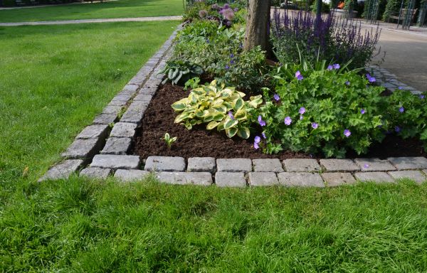 Flower Bed Mulching in Brunswick